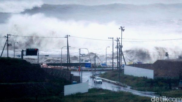 Topan Lionrock Terjang Jepang
