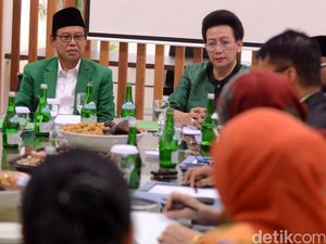 Djan Faridz Terima GKR Hemas
