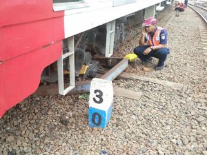 Commuter Line Anjlok di Dekat Kota: Penumpang Selamat dan Terjadi Antrean Kereta