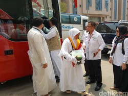 Cuaca Panas, Jemaah Haji Diimbau Minum Oralit untuk Cegah Dehidrasi