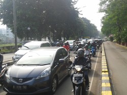 Imbas Ganjil Genap, Jalur Alternatif di Jl Penjernihan-Karet Bivak Padat