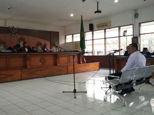 Didakwa Gratifikasi dan TPPU Senilai Rp 60 M, Bupati Ojang Terancam 20 Tahun Penjara