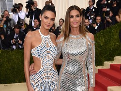 Kendall Jenner Ingin Melebihi Prestasi Cindy Crawford Sebagai Supermodel