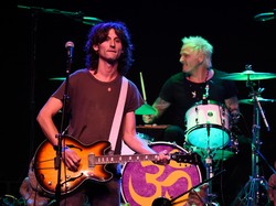 Sambutlah! Proyek Solo Gitaris The Strokes Segera Debut