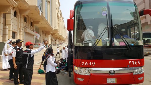 Jemaah Menikmati Bus Antar-Kota Perhajian yang Telah Diupgrade