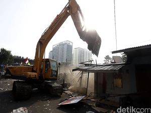 Ekskavator Ratakan Bangunan di Rawajati