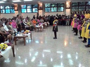 Hormat Graak! Polisi Cilik Pamer Kebolehan di Depan Jenderal Tito