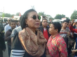 Tolak Penertiban, Ratna Sarumpaet dan Politisi Gerindra Datangi Rawajati