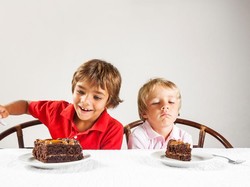 Porsi Makan Kecil Bisa Bantu Cegah Obesitas Pada Anak