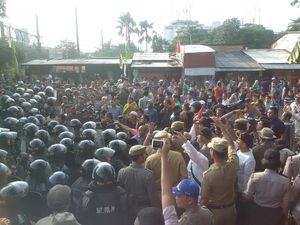 Tahan Satpol PP Bongkar Rawajati, Politisi Gerindra: Saya Wakil Rakyat!