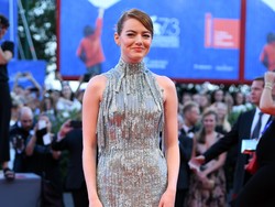Foto: Cantiknya 5 Gaun Selebriti Hadiri Venice Film Festival