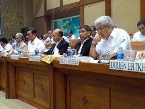 Luhut Ingin Revisi Aturan Kontrak Tambang Minerba Luhut Ingin Revisi Aturan Kontrak Tambang Minerba
