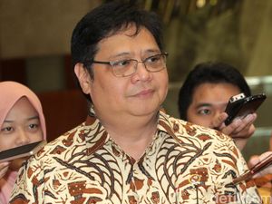 Airlangga Sebut Ical Setuju Golkar Munaslub Pertengahan Desember Airlangga Sebut Ical Setuju Golkar Munaslub Pertengahan Desember