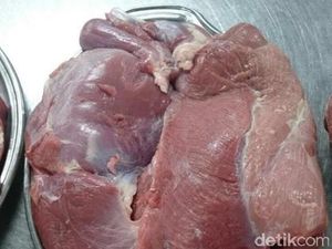 RI Impor Daging Kerbau, Darmin: Banyak yang Antre