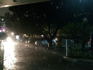 Hujan Deras Disertai Angin Kencang Guyur Jaksel Hujan Deras Disertai Angin Kencang Guyur Jaksel