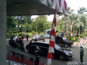 Ratu Belanda Keliling Jakarta Naik Limo