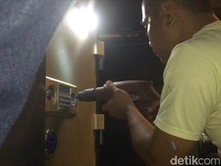 Tukang Ketinggalan Alat, Brankas Aa Gatot Brajamusti Gagal Dibongkar