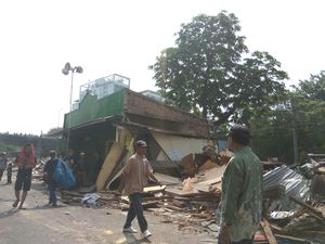 Pembongkaran Rawajati Jakarta Selatan Selesai, Sebuah Musala Tersisa