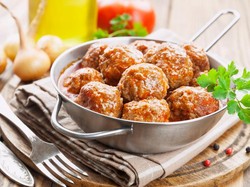 Agar Bola-bola Daging Juicy dan Empuk, Buat dengan Cara Ini