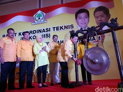 Manuver Golkar Dukung Jokowi: Pasang Foto Hingga Duetkan dengan Sri Mulyani