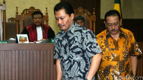Dua Pejabat PT Brantas Divonis 3 dan 2,5 Tahun Penjara