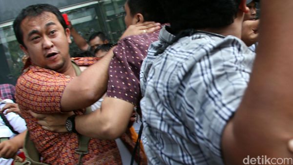 Kericuhan Usai Sidang Vonis Marudut