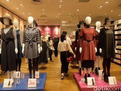 Foto: Mengintip Flagship Store Uniqlo di Singapura yang Punya 350 Manekin