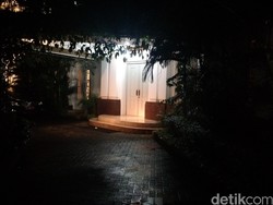 Ahok Bertemu Maia Estianty dan Dewi Persik di Rumah Dinas Gubernur