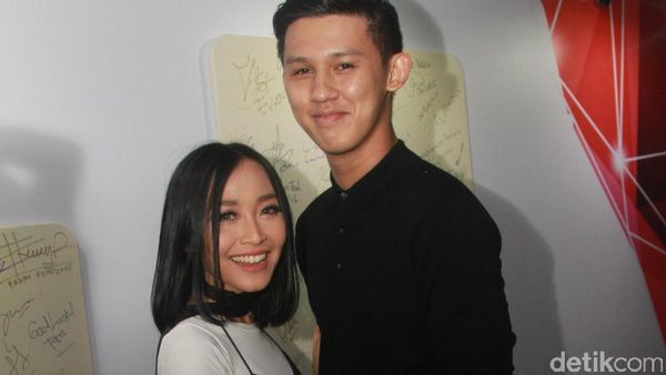 Rini Wulandari Dan Jevin Julian Makin Lengket Aja