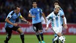 Messi Menangkan Argentina atas Uruguay