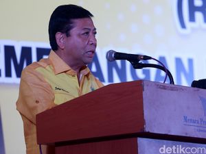 Ketum Golkar Setya Novanto Wajibkan Foto Jokowi Dipajang di Setiap Kantor DPD Ketum Golkar Setya Novanto Wajibkan Foto Jokowi Dipajang di Setiap Kantor DPD