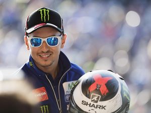 Lorenzo Dikabarkan Akan Jajal Mobil F1 Milik Mercedes Lorenzo Dikabarkan Akan Jajal Mobil F1 Milik Mercedes