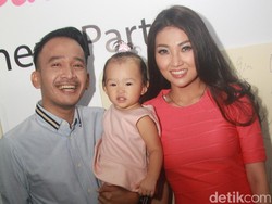 Sarwendah Ajarkan Anak Bahasa Mandarin