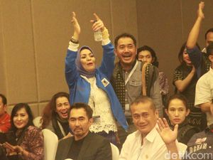 Foto-Foto Sebelum Aa Gatot Brajamusti Tertangkap