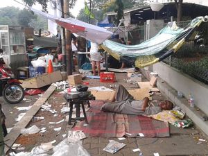 Derita Kakek Suwarno di Rawajati: Stroke, Digusur Ahok dan Dicuekin Keluarga