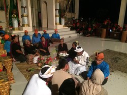 Pakon dalam Festival Paer Lenek, Cara Pengobatan Kuno Warga Sasak