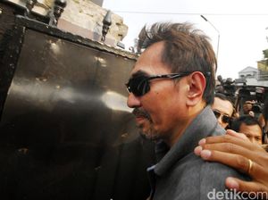 Artis Nabila Putri Akui Pernah Belajar Menembak dengan Aa Gatot Artis Nabila Putri Akui Pernah Belajar Menembak dengan Aa Gatot