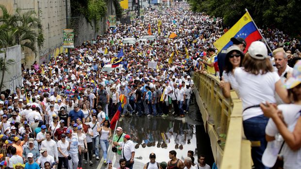 Aksi demonstrasi menuntut pengunduran diri Presiden Nicolas Maduro.