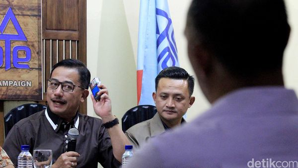 Diskusi Kontroversi Politik Tembakau