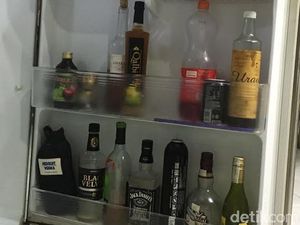 Banyak Botol Miras di Kulkas Rumah Aa Gatot Brajamusti, Pengacara: Aa itu Ustad
