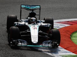 Pole Milik Hamilton, Rosberg di Posisi Dua