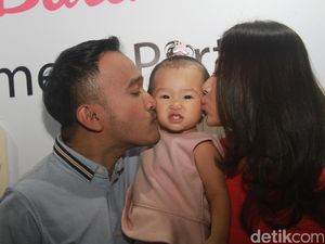 Muah! Kecupan Sayang Ruben dan Sarwendah Untuk Thalia