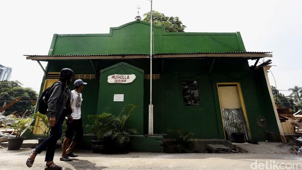 Tak Dibongkar, Musala di Rawajati Tetap Berdiri Kokoh