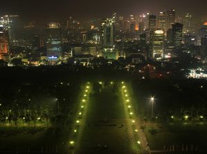 Dibuat Kagum oleh Pemandangan Malam Jakarta dari Puncak Monas