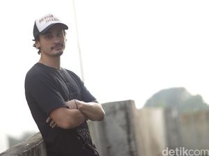 Reuben Elishama Si Macho di Ini Kisah Tiga Dara