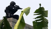 Polisi Kepung Pelaku Perampokan di Pondok Indah