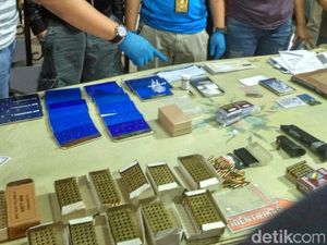 Isi Brankas Sakti Aa Gatot: Ratusan Amunisi, Butiran Kristal Diduga Sabu dan Obat Kuat