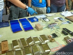 Isi Brankas Sakti Aa Gatot: Ratusan Amunisi, Butiran Kristal Diduga Sabu dan Obat Kuat