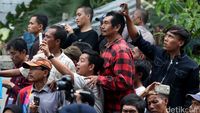 Warga Tonton Penyergapan Pelaku Perampokan di Pondok Indah