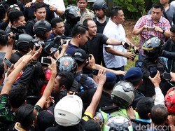 Asep Sempat Beri Kode Gerakan Tangan ke Tetangga Saat Disatroni Perampok Bersenpi